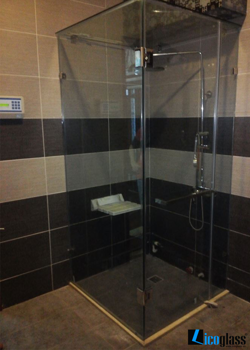 Vách tắm kính cho phòng tắm luôn sạch sẽ 