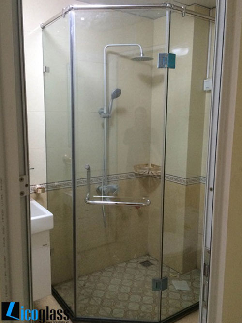 vách tắm kính