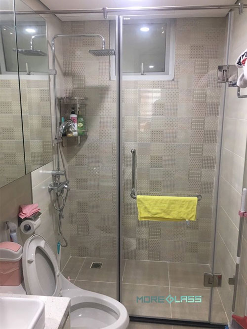  Phòng tắm kính tay nắm thủy lực cho chung cư nhỏ