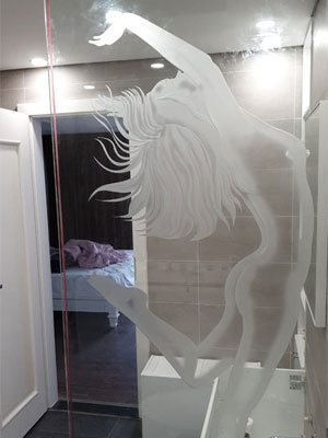  Thi công vách kính tắm phun cát thiếu nữ cho phòng ngủ master