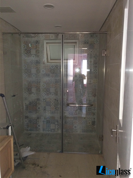 Thi công vách tắm kính đẹp nhà anh Trung – khu chung cư N04 Thi công vách tắm kính đẹp nhà anh Trung – khu chung cư N04