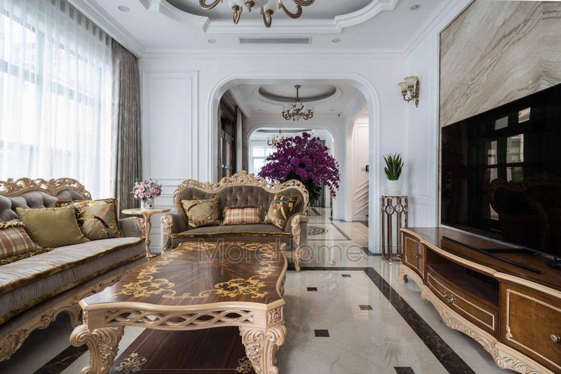 Chúng tôi sẽ thi công nội thất cho phòng khách cổ điển sang trọng với những đường nét, họa tiết rất ấn tượng.