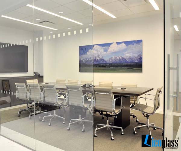 Vách văn phòng kính cường lực 01 vach-van-phong-kinh-...