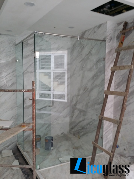 Vách tắm kính đứng cường lực